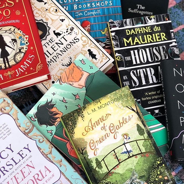 I uploaded my September & October wrap up to my YouTube channel last night! Have you seen it yet?
My reading&rsquo;s been all over the place recently, and I&rsquo;m really looking forward to getting back into my groove towards the end of the year (as soon as I&rsquo;ve finished editing my book!). I have, however, read some seriously amazing books that have now become all time favourites, including Pages & Co: Tilly and the Bookwanderers by @acaseforbooks and Anne of Green Gables by L.M. Montgomery, which pair really well together!
What have you read recently that you&rsquo;ve loved? 📚
&bull;
&bull;
&bull;
&bull;
#books #bookstagram #wrapup #booktube #bookish #booklovers #shelfie #bookphotography #bookstore #booklover #yalit #ireadya #anneofgreengables #lmmontgomery #annewithane #pagesandco #bookwanderer #daphnedumauriwr #dumaurier